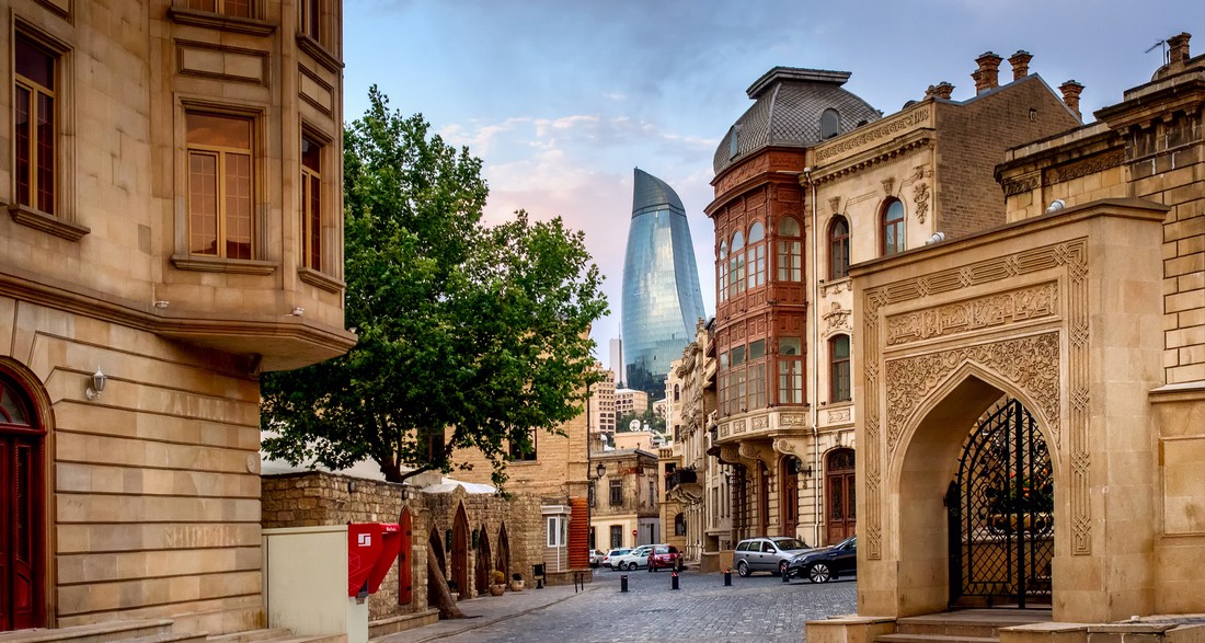 Азербайджан: треть всех туристов - из России