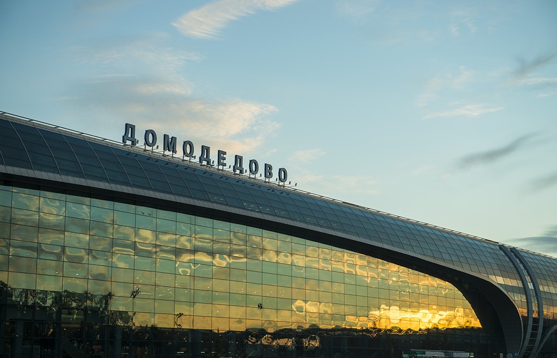 Домодедово открыл эстакаду с зоной высадки для туристов в двух шагах от терминала