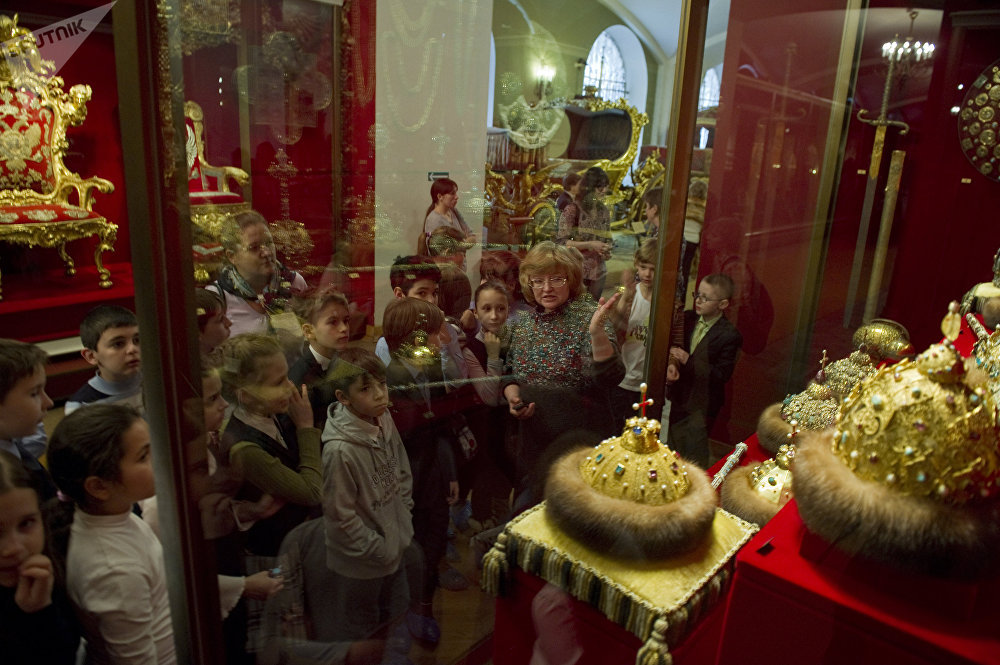 Музеи Московского Кремля посетили около 3 млн туристов