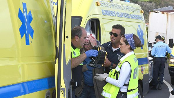 На Мадейре погибло 28 туристов: автобус рухнул на крышу дома