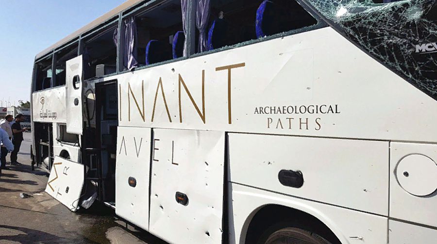 В Египте взорвали автобус с туристами. ФОТО