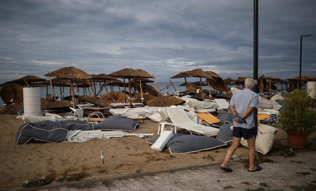 Туроператоры рассказали, как в Греции справляются с последствиями урагана