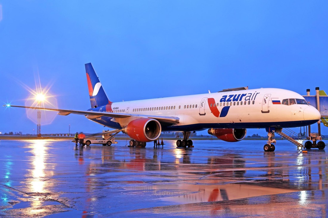 Azur Air отозвала допуски на полеты по 95 маршрутам за границу