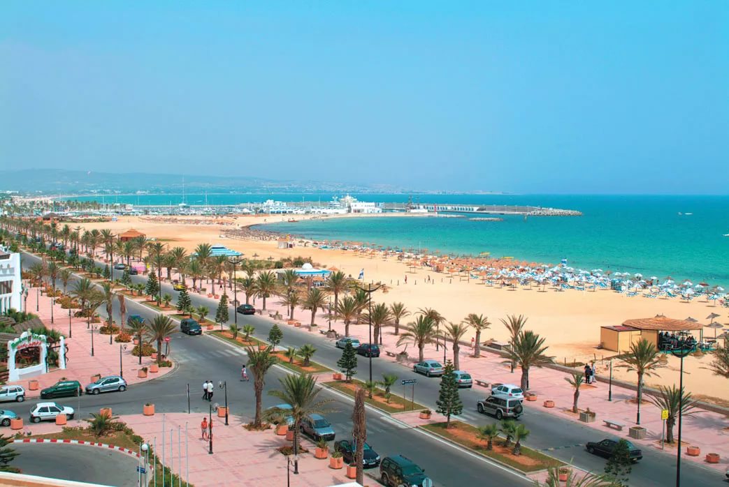 Туроператоры призвали туристов заранее бронировать Тунис на осень: отели начали вставать на «стопы»