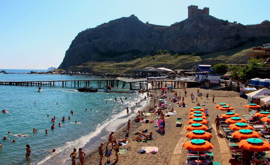 Крым отчитался о росте турпотока, но это его предел: больше селить туристов некуда