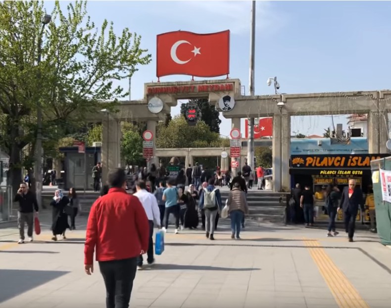 Турция снимает часть карантинных мер с 1 июня: открываются пляжи, рестораны, музеи и парки