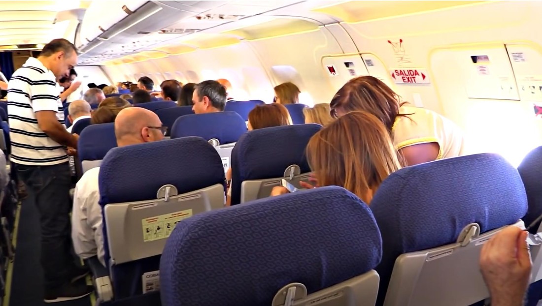 Покойник на борту: пилот сообщил, что на самом деле происходит, когда кто-то умирает в самолете