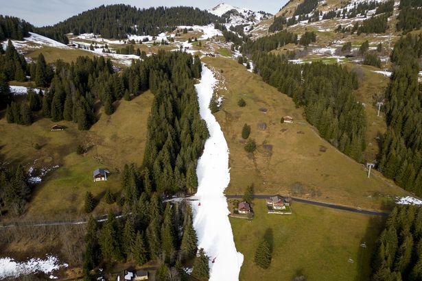 Популярные горнолыжные трассы в Европе начали закрываться