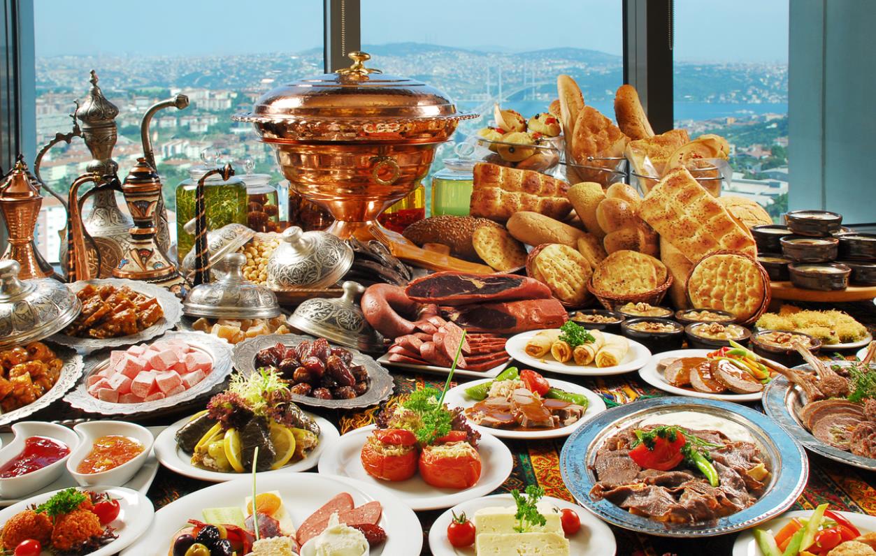 Российская туристка в Турции пообедала в «государственном ресторане» и раскрыла плюсы и минусы