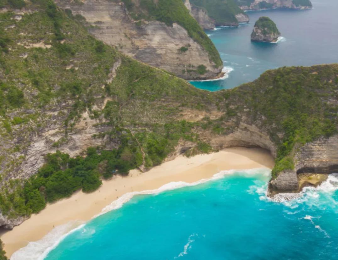 Самый опасный пляж Бали озадачил власти из-за частых смертей туристов